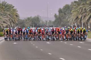 Le peloton lors de la 5e étape du Tour des Émirats, d'Al-Ain à Jebel Hafeet, le 27 février 2020.