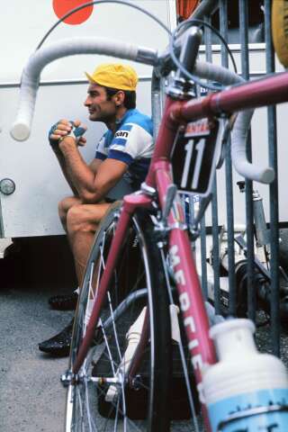 Raymond Poulidor, ici sur le Tour de France 1975, est décédé ce mercredi 13 novembre à l'âge de 83 ans.