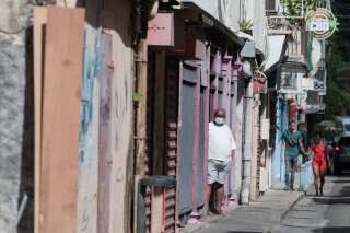Manifestations en Martinique et en Polynésie avant l'obligation vaccinale fin octobre