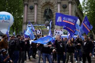 Des policiers français du syndicat Alliance réunis lors d'une manifestation pour défendre 