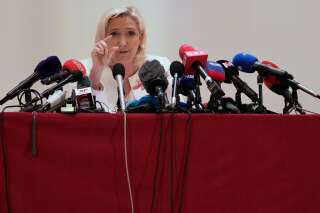 Marine Le Pen, ici lors d'une conférence de presse avant le second tour de la présidentielle, estime que la destruction des images de vidéo-surveillance du stade de Franc est 