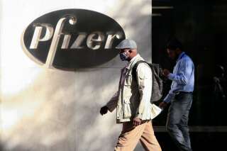 Devant le siège de Pfizer à New York, aux États-Unis, le 9 novembre 2020.