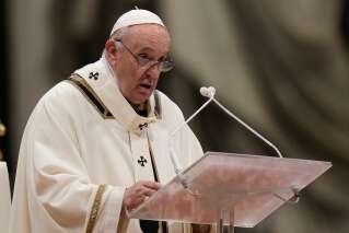 À la messe de Noël, le pape François appelle les fidèles à 