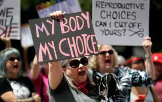 Sur cette photo prise en mai 2019, les défenseurs de l'avortement manifestent devant le Congrès du Texas. (AP Photo/Eric Gay, File)