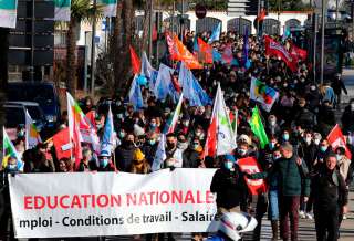 Des enseignants lors de la manifestation du 13 janvier 2022, à Bayonne.