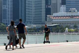 Singapour a interdit l'usage des trottinettes  électriques sur les trottoirs à partir de lundi sous peine d'emprisonnement