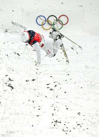 La skieuse française Perrine Laffont a débuté ses Jeux olympiques lors des qualifications qui ont eu lieu ce jeudi à la veille de la cérémonie d'ouverture à Pékin.