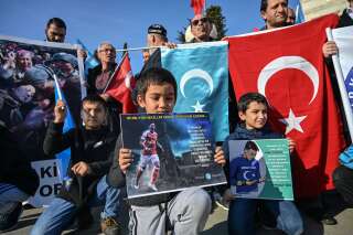 Ami personnel de Recep Tayyip Erdogan, le footballeur d'Arsenal Mesut Ozil a été acclamé en Turquie à la suite de ses propos condamnant la répression de la minorité musulmane ouïghoure en Chine.