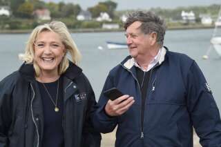 La présidente du Rassemblement national Marine Le Pen en compagnie de Florent De Kersauson (illustration)