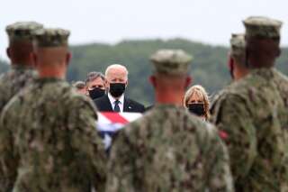 Joe Biden se recueille devant les militaires tués en Afghanistan, assailli de critiques