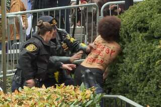 Procès Bill Cosby: sur la route du tribunal, l'acteur accusé de viol, se retrouve face à une Femen