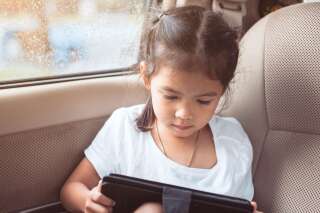 Pour éduquer leurs enfants sur la sécurité en ligne, les parents doivent avant tout montrer l’exemple