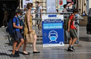 Il est désormais interdit de danser dans les bars et lieux publics dans l'Hérault (Image d'illustration: le 25 août à Montpellier).