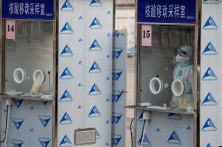 Un centre de dépistage à Pékin, le 23 janvier 2021. Les autorités ont prévu de tester 2 millions de personnes en 48h pour faire face à des foyers de Covid-19 localisés. (Photo NOEL CELIS / AFP)