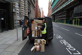 Une livraison Amazon à Manchester (Angleterre), le 19 octobre 2020, en pleine épidémie de Covid-19