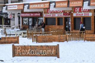 Des magasins de ski fermés dans la station de Villard-de-Lans près de Grenbole le 5 janvier 2021  (Photo Philippe DESMAZES / AFP)