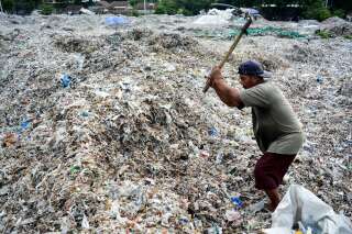 L'Indonésie renvoie aux États-Unis cinq conteneurs de déchets