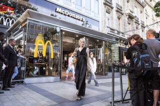 À la Fashion Week de Paris, Vetements défile chez McDonald's
