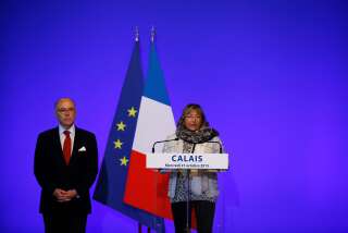 La maire de Calais Natacha Bouchart s'est catégoriquement opposée à la solution proposée par le médiateur au sujet de la crise des migrants transitant par la ville des Hauts-de-France (photo d'archive prise en avril 2015 au cours d'une conférence de presse à Calais).