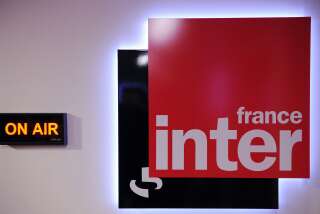 La radio France Inter connaît un net recul du nombre de ses auditeurs au printemps 2021, mais reste en première position des stations les plus écoutées.