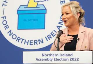 Michelle O'Neill, la dirigeante du Sinn Fein en Irlande du Nord, a promis de dépasser les divisions après la victoire de son parti aux élections locales.