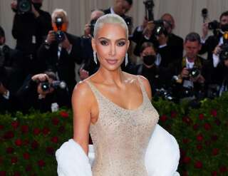 Kim Kardashian s'est distinguée en portant la robe mythique de Marylin Monroe au Met Gala 2022.