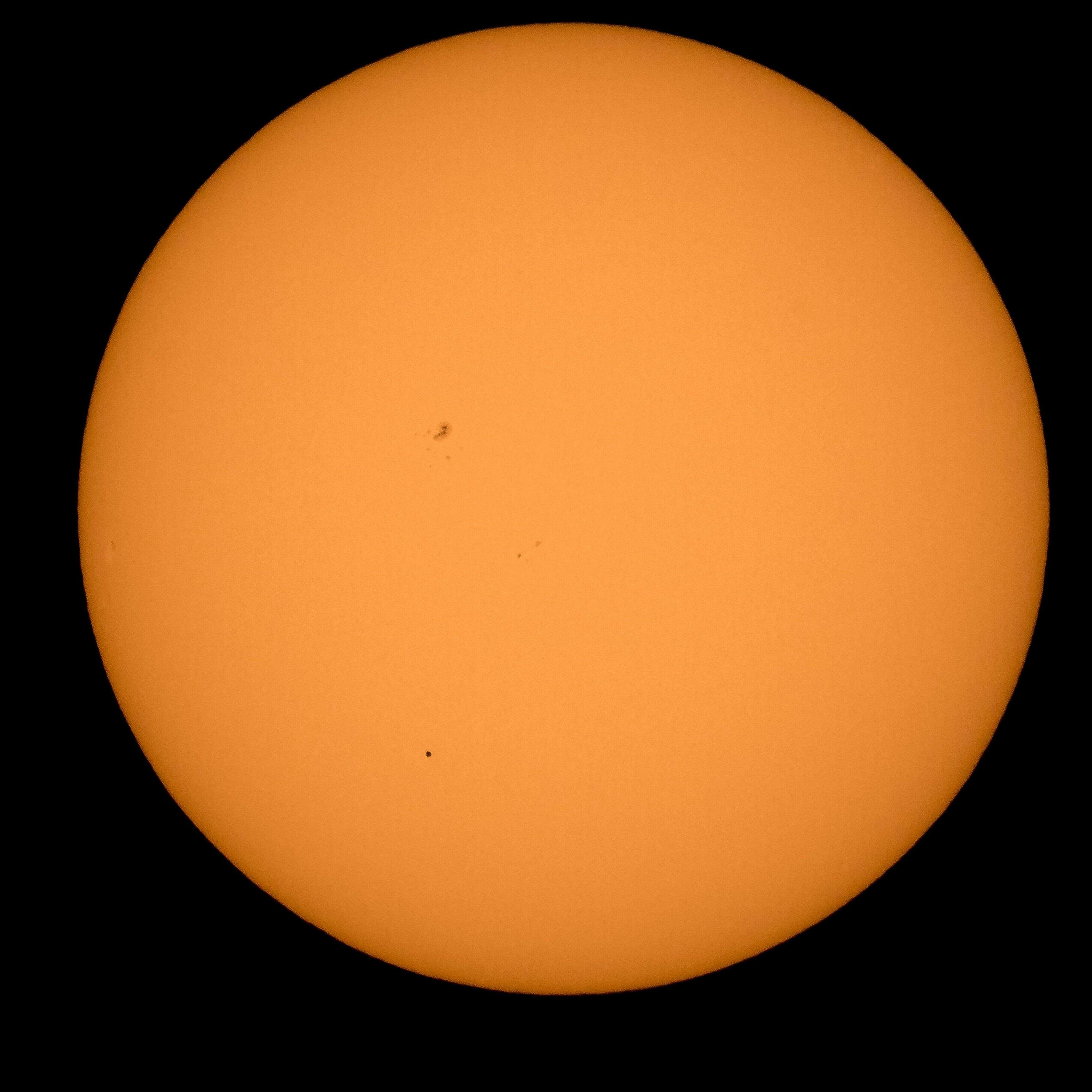 La silhouette de Mercure devant le Soleil (photo prise en Pennsylvanie en 2016)