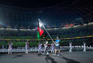 Le 24 août, le drapeau afghan a été symboliquement porté lors de la cérémonie d'ouverture, même en l'absence des deux athlètes de la délégation. Arrivés à Tokyo ce samedi 28, ils participeront finalement aux Jeux.