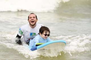 Grâce au surf, ces adolescents malvoyants apprennent à dépasser leurs limites