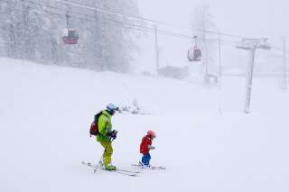 Les accidents de ski entre usagers arrivent sur pistes bleues très souvent, voici pourquoi