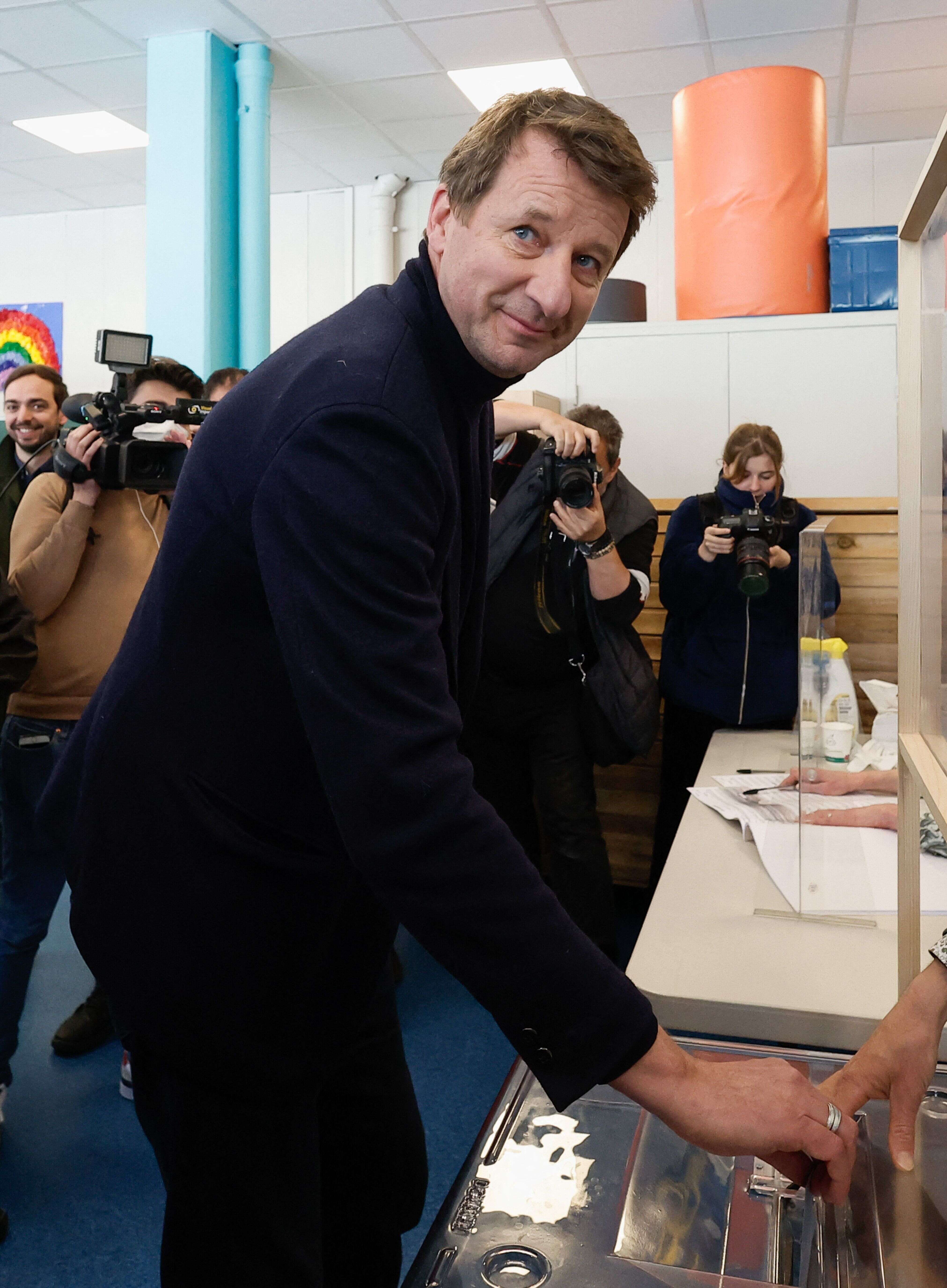 Yannick Jadot, ici votant lors du premier tour de l'élection présidentielle, à Paris, le 10 avril 2022.
