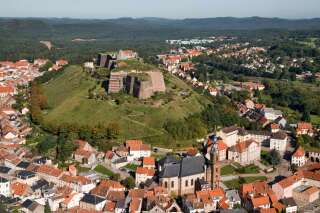 La comune de Bitche, en Moselle, est dominée par une imposante citadelle.
