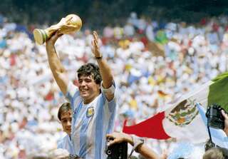 Diego Armando Maradona, ici photographié lors de la victoire de l'Argentine en finale de la Coupe du monde de football 1986, est mort à l'âge de 60 ans ce mercredi 25 novembre.