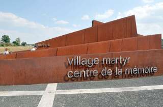 Des tags ont été inscrits sur le centre de la mémoire d'Oradour-sur-Glane, ici le 30 août 2013.