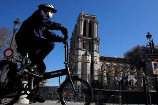 À Paris, l'obligation de porter un masque à vélo interpelle