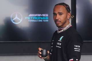 Le pilote Mercedes Lewis Hamilton lors de son arrivée pour la première séance d'entraînement de la course automobile du Grand Prix de Formule 1 de Miami ce 6 mai 2022.