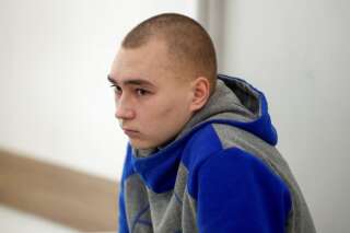 Le sergent Chichimarine, 21 ans, avait admis avoir abattu un civil de 62 ans, dans le nord-est du pays au cours des premiers jours de l'invasion de l'Ukraine par l'armée russe. (Photo prise le 23 mai 2022 par REUTERS/Viacheslav Ratynskyi)