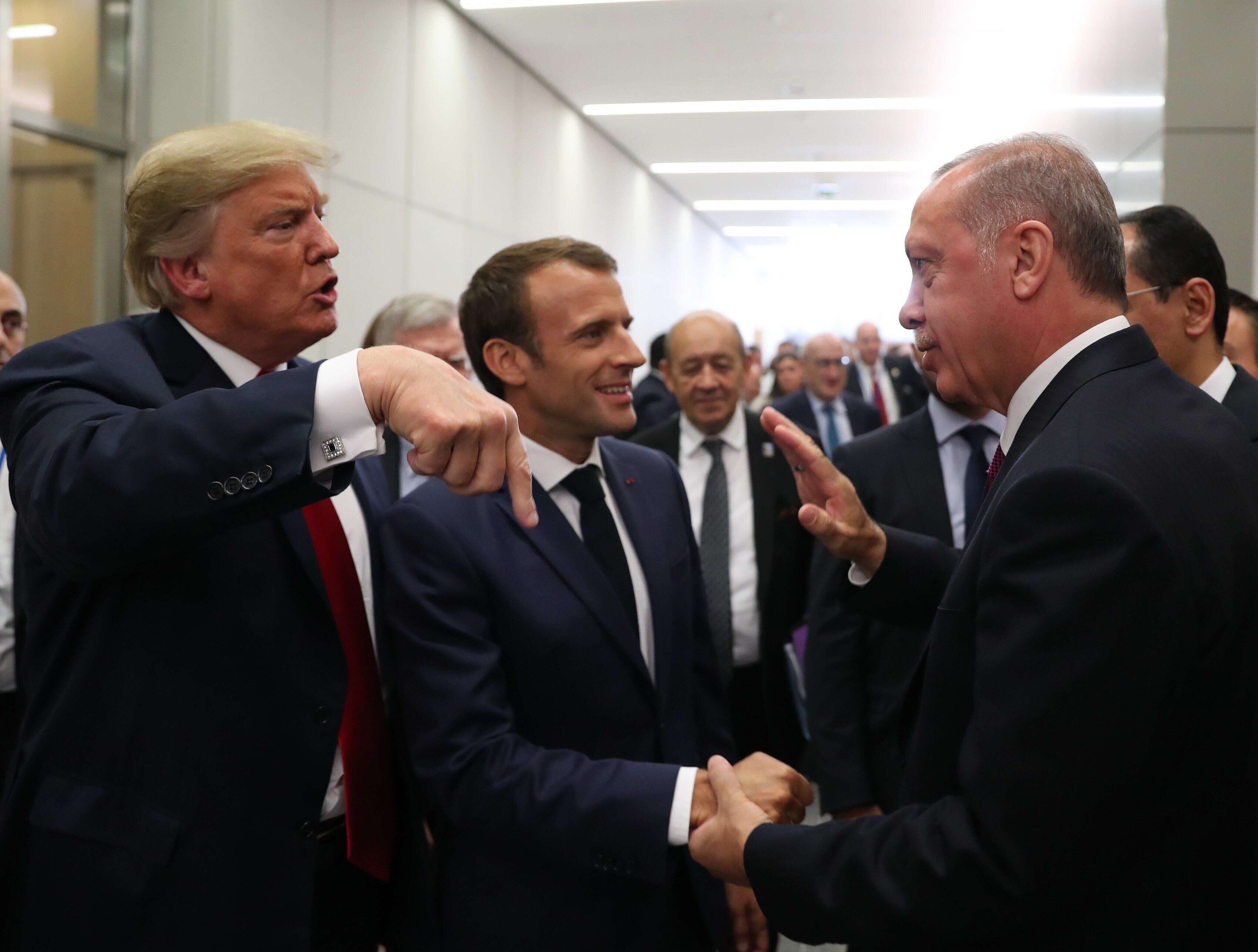 Le Président turc Erdogan avec Donald Trump et Emmanuel Macron lors d'un sommet de l'OTAN, le 11 juillet 2018 à Bruxelles.