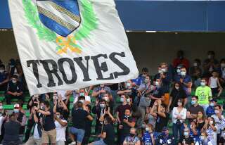 Des supporters de Troyes lors du match Troyes-Pau en Ligue 2, le 12 septembre 2020.