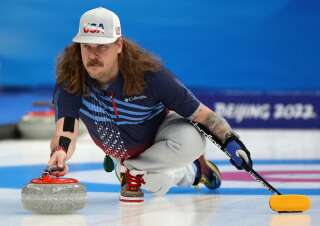Matt Hamilton, joueur de curling américain, est devenu la coqueluche des spectateurs des JO de Pékin 2022.