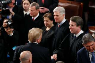 Donald Trump, ici le 5 février après son discours sur l'état de l'union au Capitol, a nommé Brett Kavanaugh (à droite) et Neil Gorsuch (le 2e en partant de la droite) à la Cour suprême.