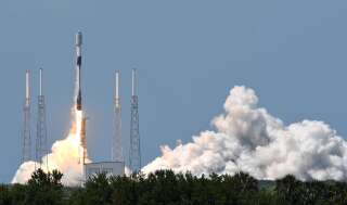 Une fusée Falcon 9 de SpaceX décolle de l'aire de lancement 40 de la station spatiale de Cap Canaveral, en Floride le 26 mai 2021.