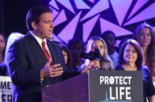 Le gouverneur de Floride, Ron DeSantis, s'adresse aux militants anti-avortement, quelques minutes avant de signer la nouvelle loi restreignant l'accès à l'avortement dans son Etat.