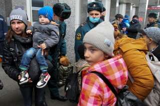 Que sont ces camps de filtration où la Russie est accusée d'avoir déplacé des Ukrainiens?