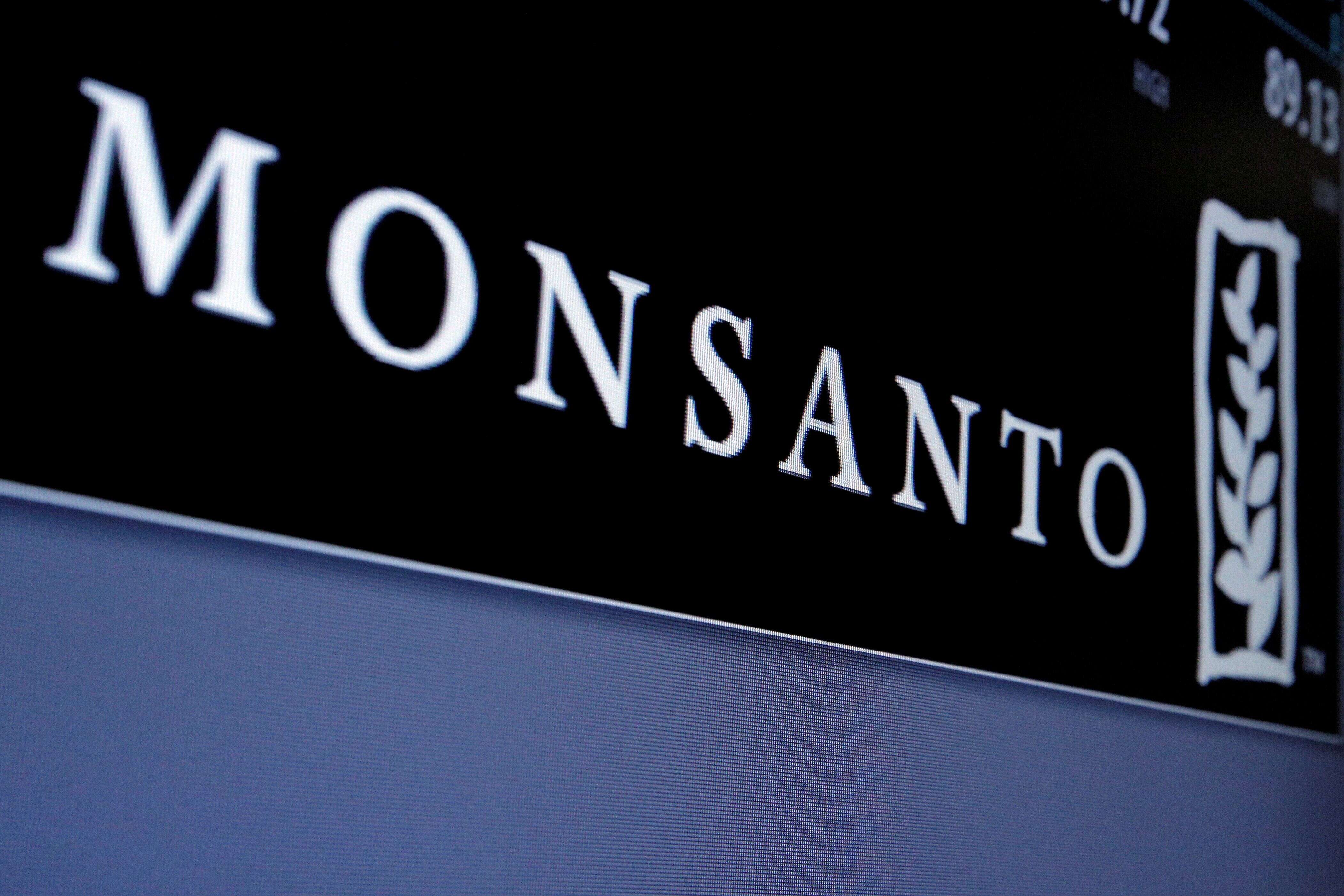 Un logo de Monsanto à la bourse de New York, le 9 mai 2016