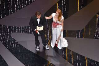 Au Festival de Cannes 2017, Joaquin Phoenix reçoit le prix d'interprétation en baskets