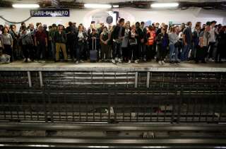 Gare du Nord, le quai de la station de métro bondé vu un jour de grève, le 13 septembre 2019.