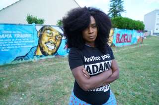 Assa Traoré, la sœur d'Adama Traoré, devenue la figure du mouvement contre les violences policières en France, ici le 7 juin 2020 à Beaumont-sur-Oise.