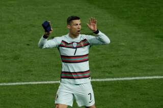Cristiano Ronaldo quitte le terrain après son but refusé en Serbie
