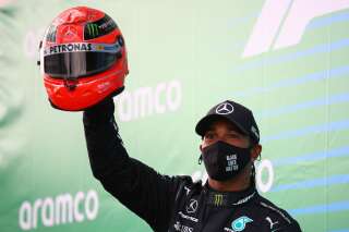 Lewis Hamilton, ici célébrant sa victoire au Grand Prix d'Allemagne de Formule 1 de l'Eifel, sur le circuit du Nürburgring, le 11 octobre 2020.